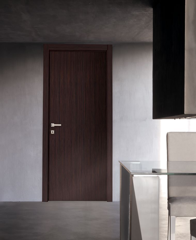 Porte intérieure dans un intérieur architectural