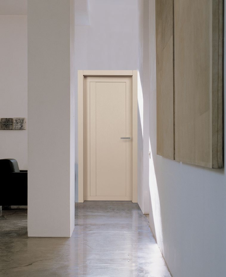 Porte intérieure dans un intérieur architectural