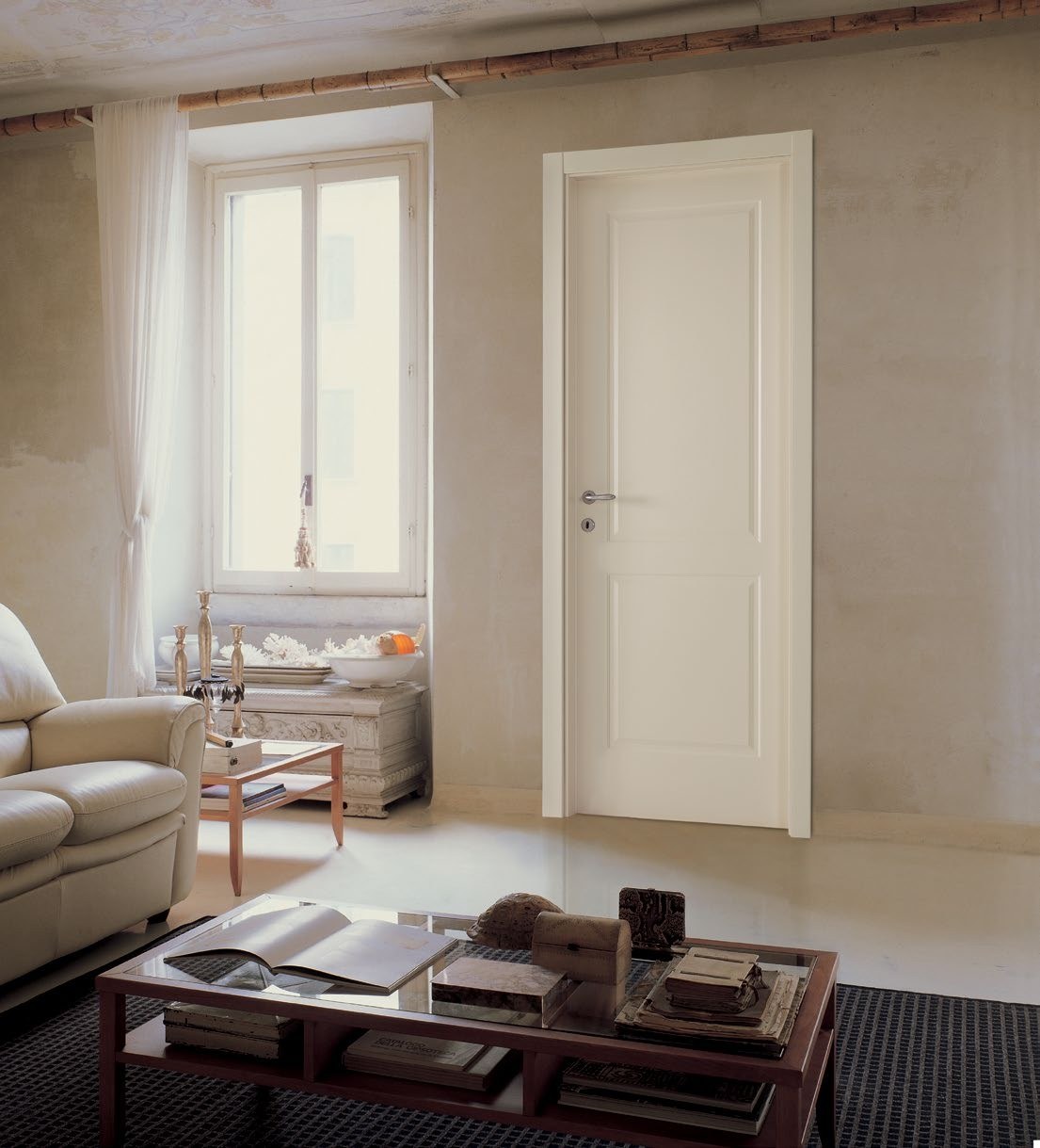Porte intérieure dans un intérieur architectural