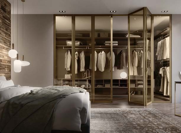 Chambre avec portes de penderie vitrées